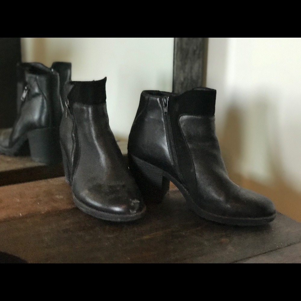 Softmoc Size 9 Black Leather Zip Boots